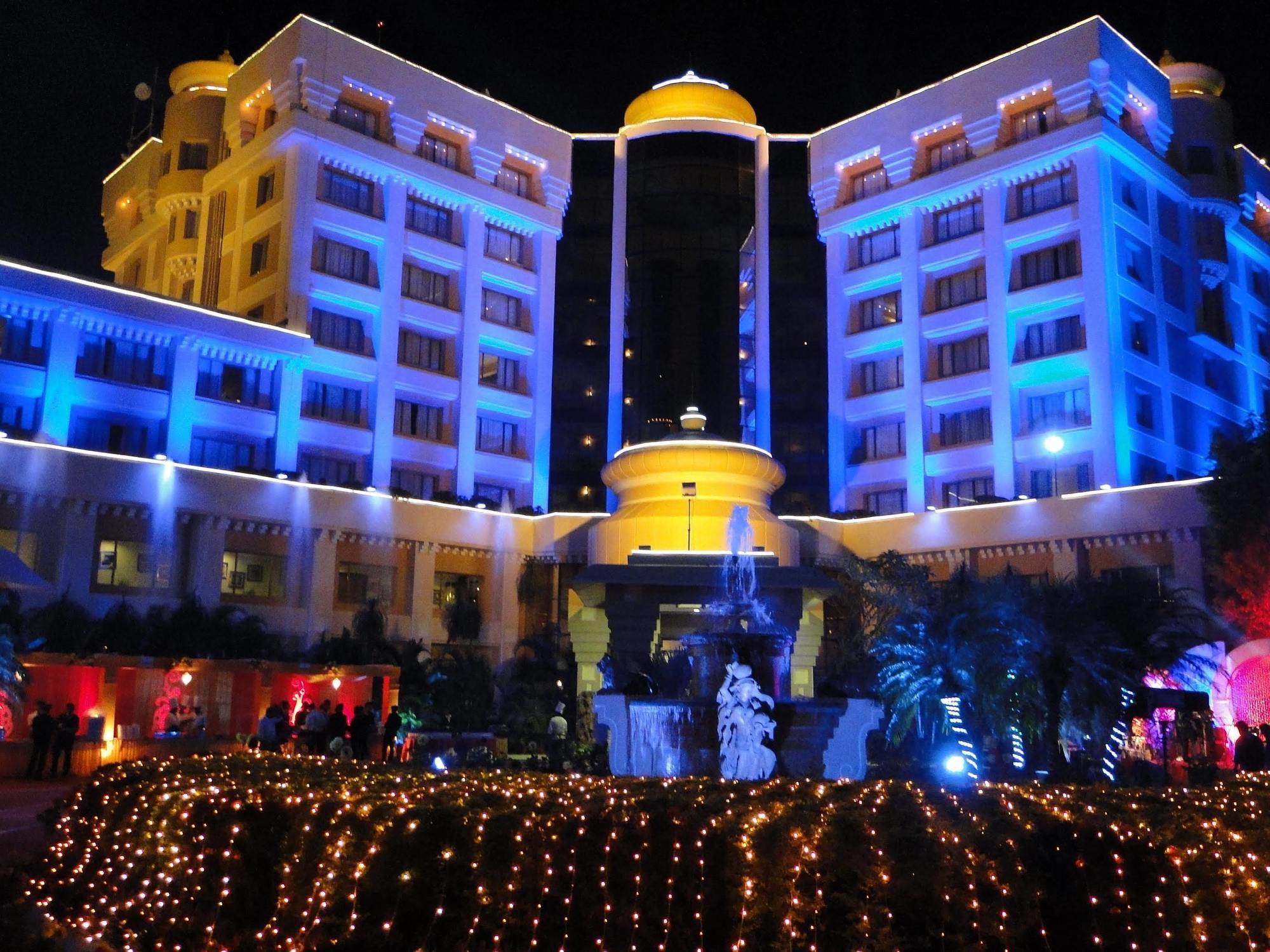 Hotel Swosti Premium Bhubaneswar Exterior foto