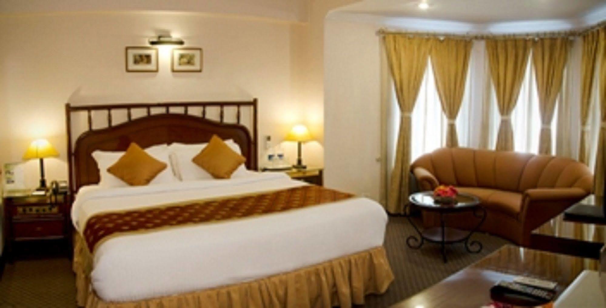 Hotel Swosti Premium Bhubaneswar Exterior foto