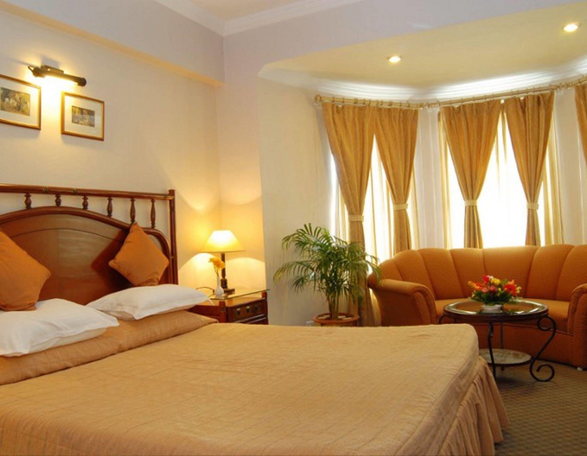 Hotel Swosti Premium Bhubaneswar Exterior foto
